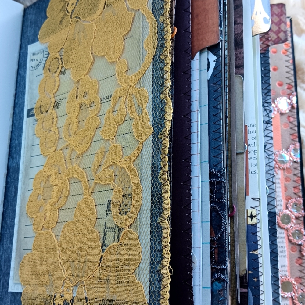 Spooky Goth Babe 🖤 Junk Journal - Picture 8 of 13